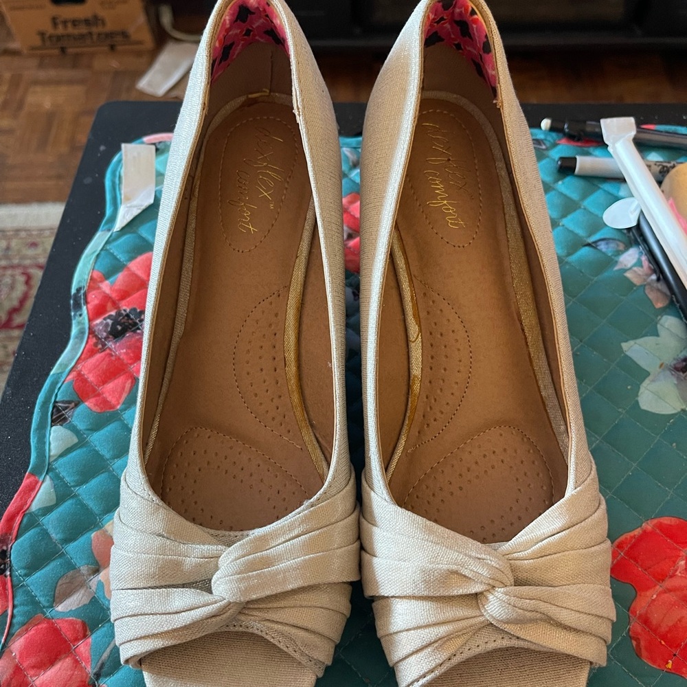 Naturalizer Women's Beige Knotted Peep-Toe Heels